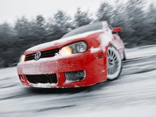 Уроки вождения на скользкой дороге: подготовка к снежной зиме
