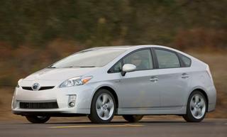 Toyota устанавливает рекорды по продажам гибридов