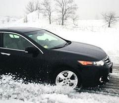 Особенности вождения авто зимой: Как правильно ездить в гололед, туман, снегопад.